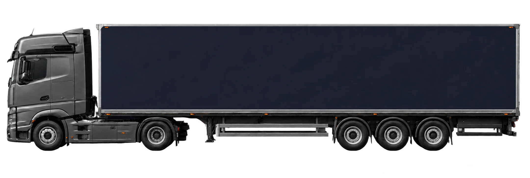 Camion de transport văzut lateral, cu prezentarea AtruX integrată pe semiremorcă